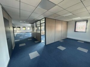 BUREAUX SORGUES 84700