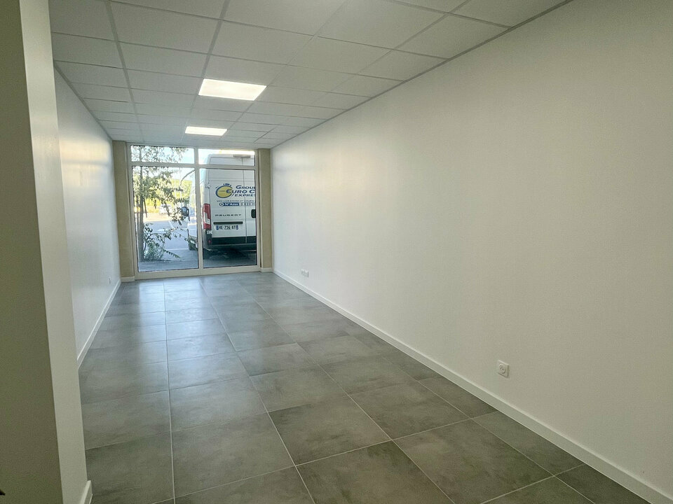 Local professionnel à louer à Velleron