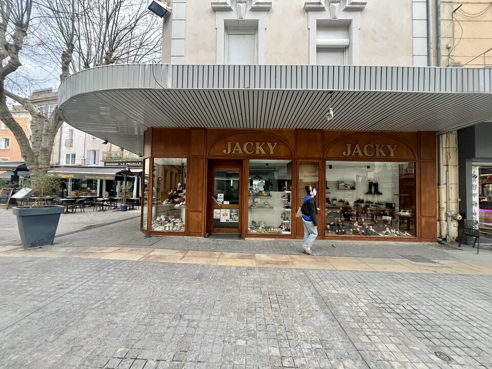 Local commercial à louer à Orange