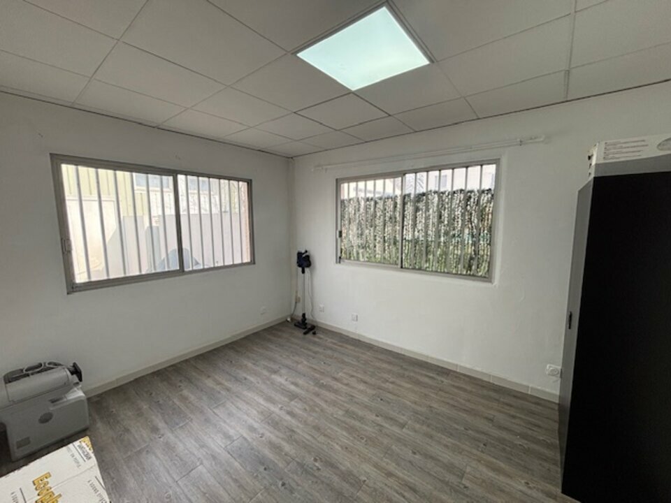 LOCAL COMMERCIAL LES PENNES-MIRABEAU 13170