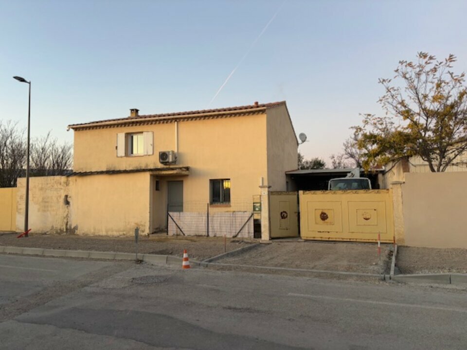 LOCAL PROFESSIONNEL CARPENTRAS 84200