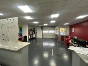 LOCAL COMMERCIAL ORANGE 84100