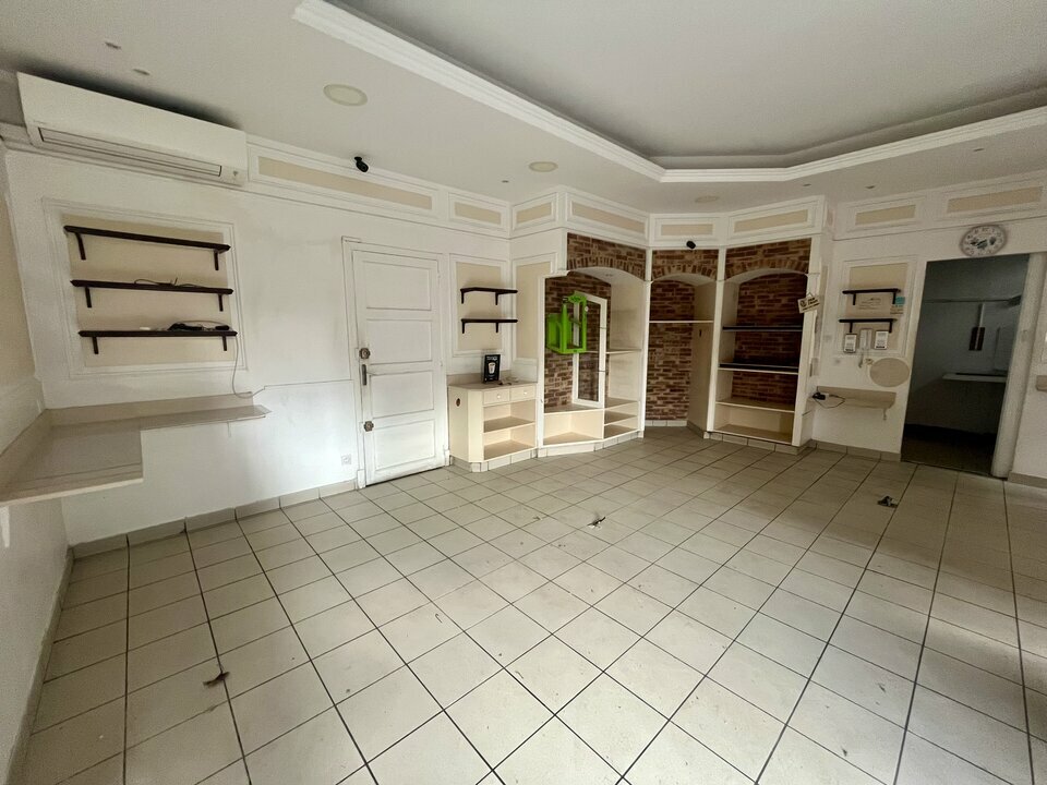 Local commercial à louer à Arles