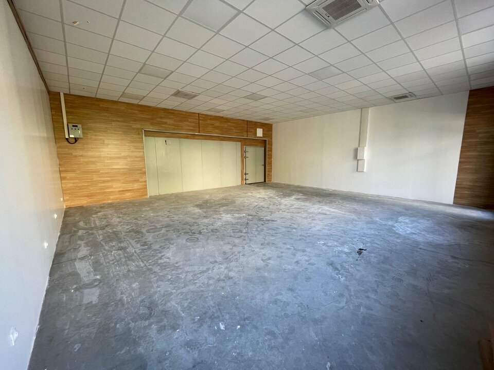 LOCAL COMMERCIAL BOLLENE 84500