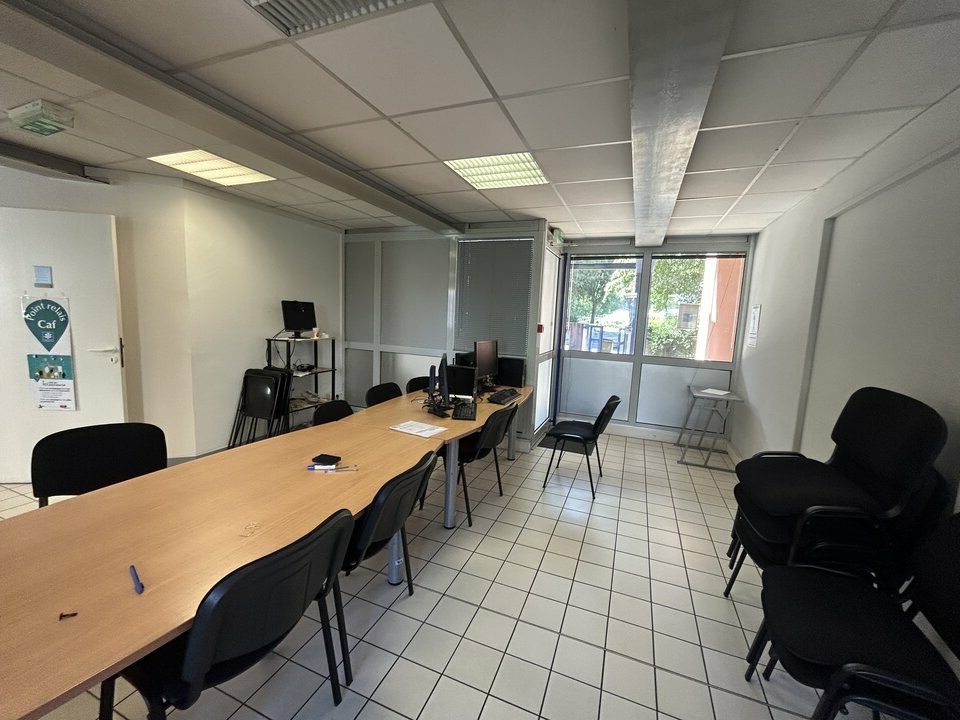 BUREAUX CAVAILLON 84300