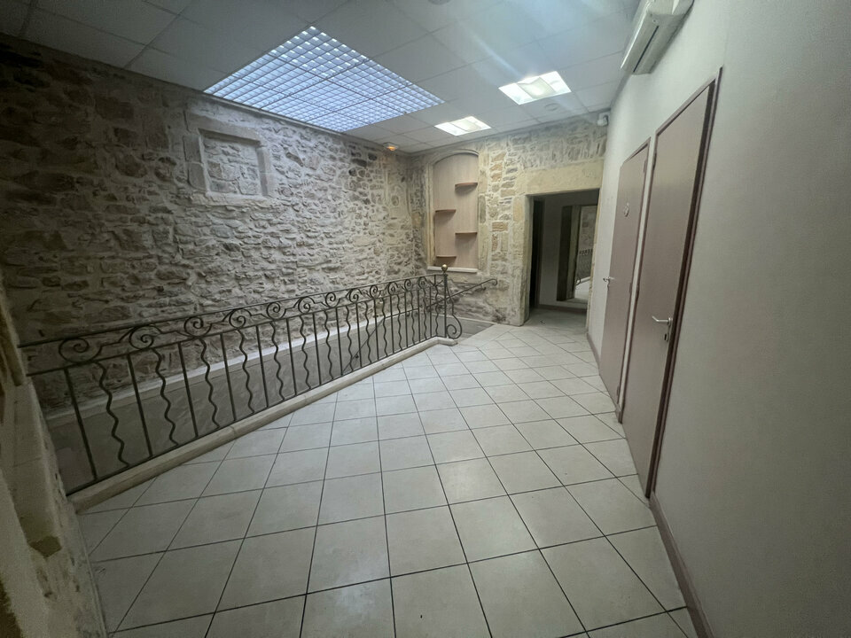 LOCAL COMMERCIAL BAGNOLS SUR CEZE 30200