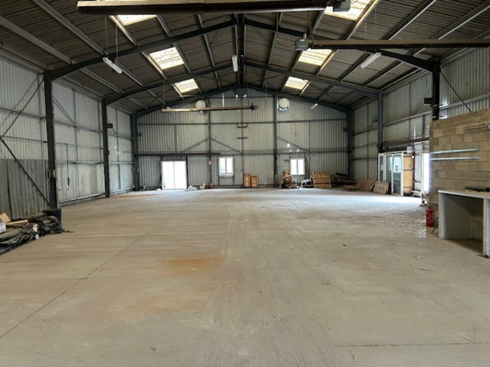 LOCAL D'ACTIVITE CHATEAURENARD 13160