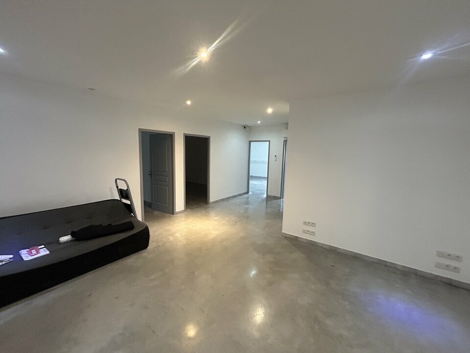 BUREAUX VEDENE 84270