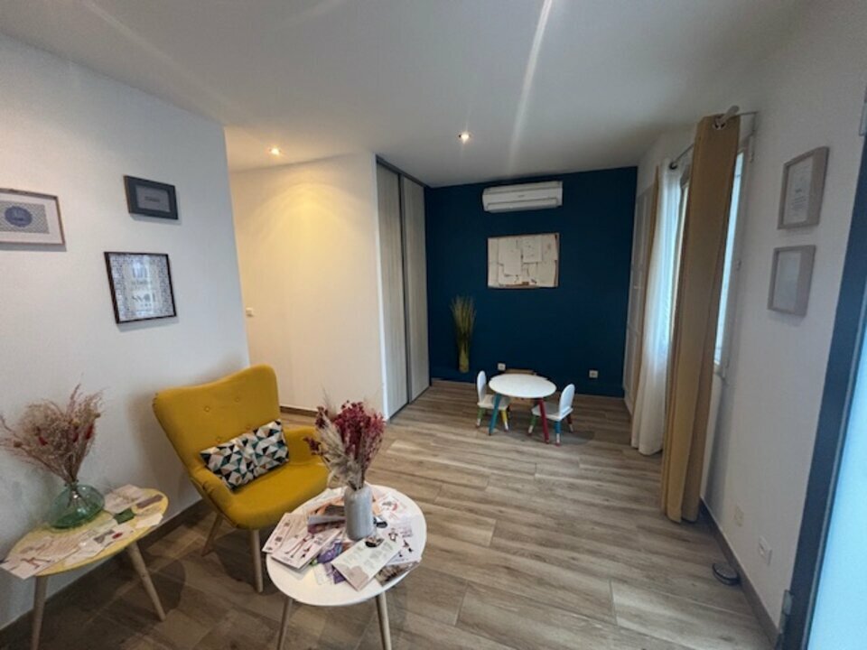 LOCAL PROFESSIONNEL SAINT-ÉTIENNE-DU-GRÈS 13103