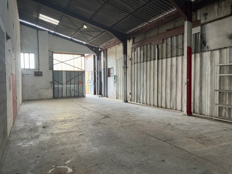 DEPOT - ENTREPOT CASTILLON DU GARD 30210