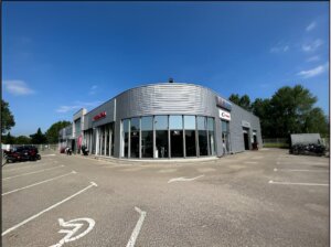 LOCAL COMMERCIAL ORANGE 84100