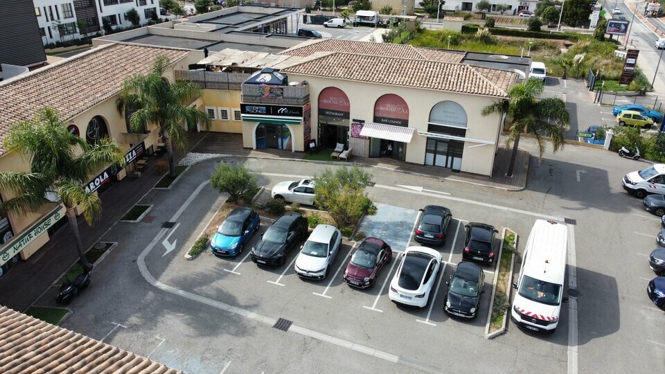 LOCAL COMMERCIAL OLLIOULES 83190