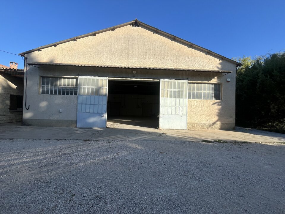 LOCAL D'ACTIVITE MONTEUX 84170