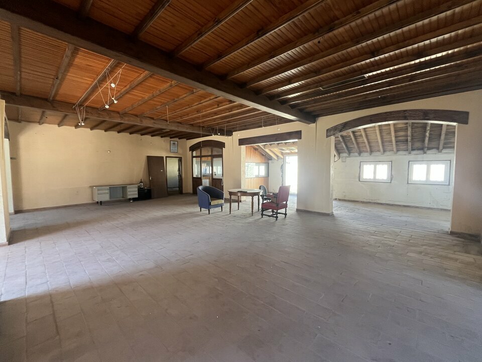LOCAL COMMERCIAL ARLES 13280