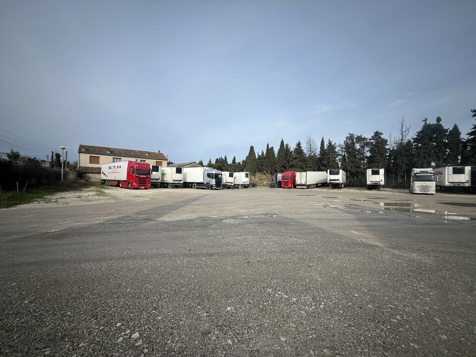 TERRAIN CHÂTEAURENARD 13160