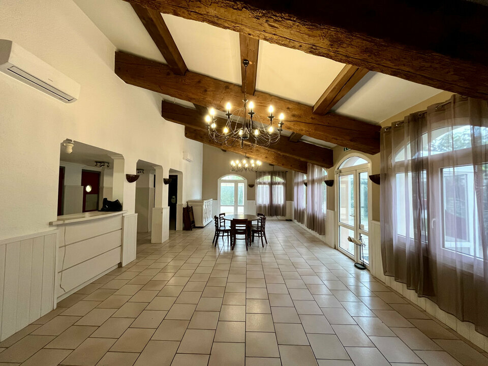 LOCAL COMMERCIAL ENTRAIGUES-SUR-LA-SORGUE 84320