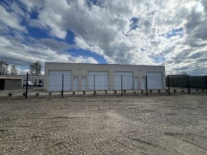 DEPOT - ENTREPOT LE THOR 84250