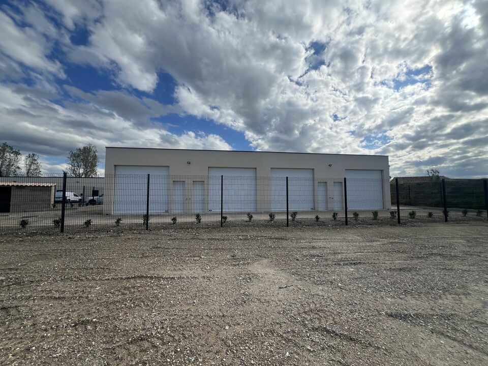 DEPOT - ENTREPOT LE THOR 84250