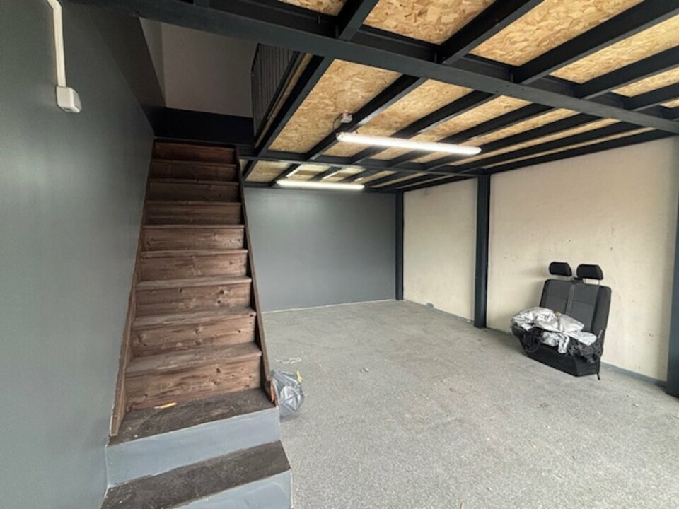 DEPOT - ENTREPOT SORGUES 84700