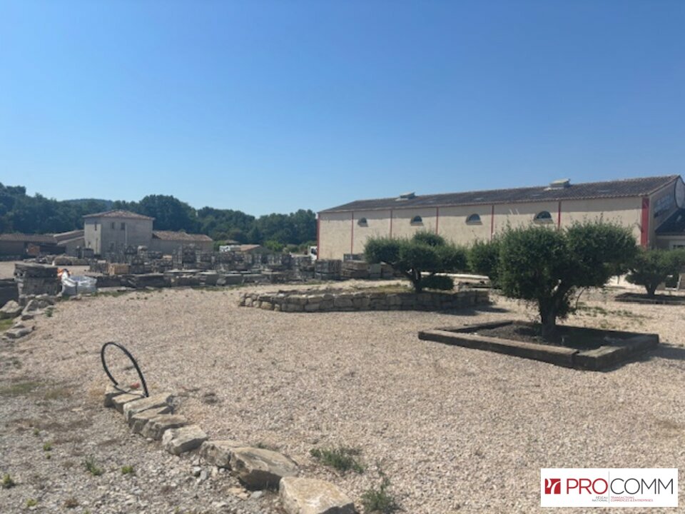 LOCAL COMMERCIAL ROAIX 84110