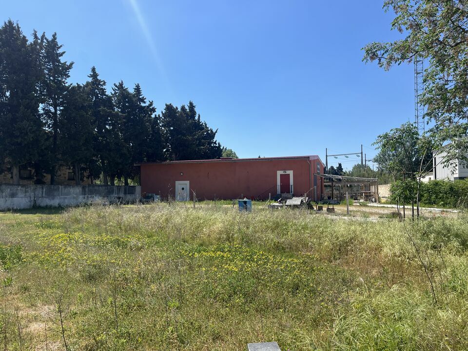 LOCAL COMMERCIAL L'ISLE-SUR-LA-SORGUE 84800